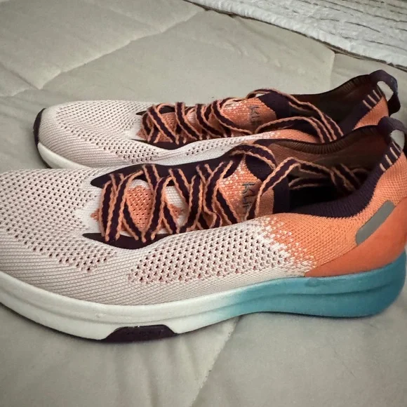 KURU Womens Flux Cloud- Size 8.5 - Picture 1 of 5